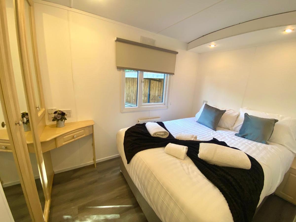 Elletson Park Wood Fired Hot Tubs, Caravans & Pods Pilling Ngoại thất bức ảnh