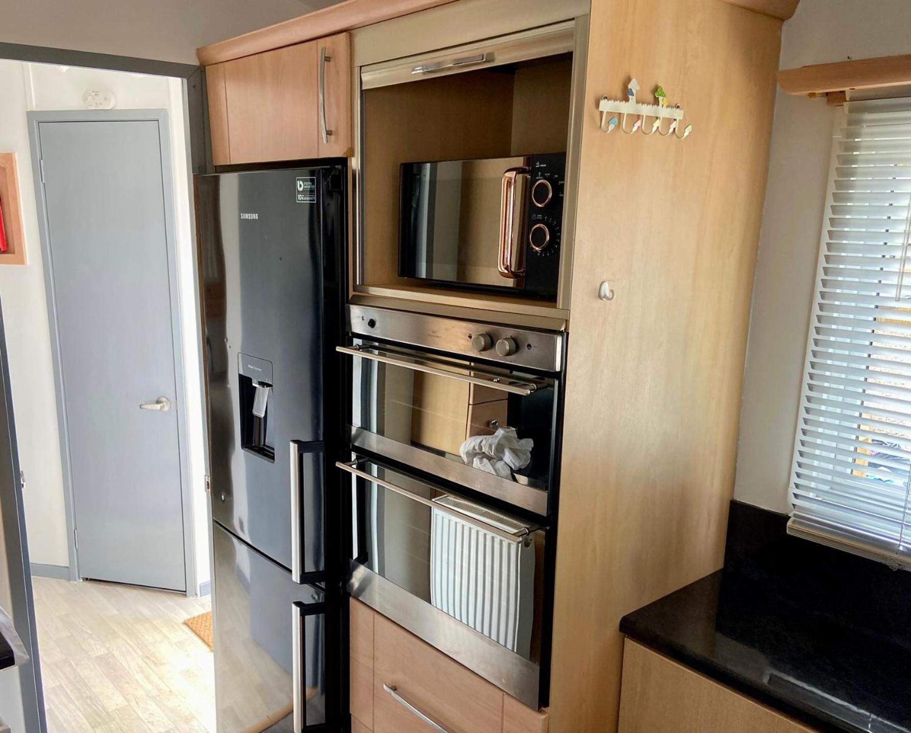Elletson Park Wood Fired Hot Tubs, Caravans & Pods Pilling Ngoại thất bức ảnh